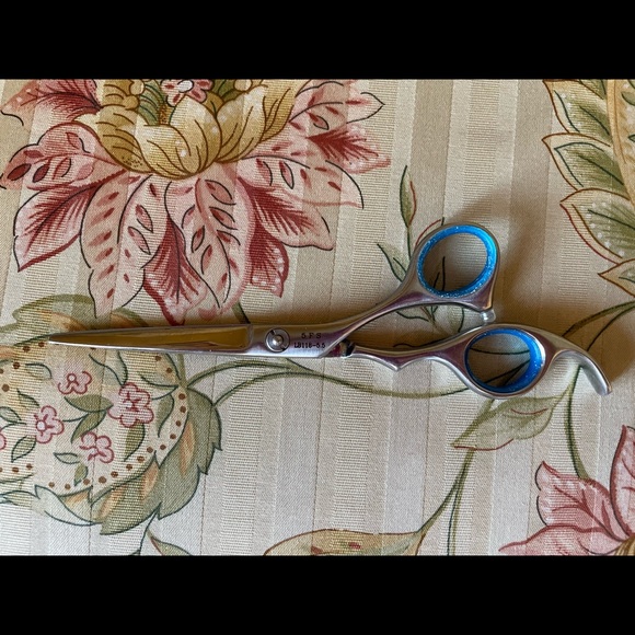 Professional Hair Shears Scissors - Picture 4 of 7